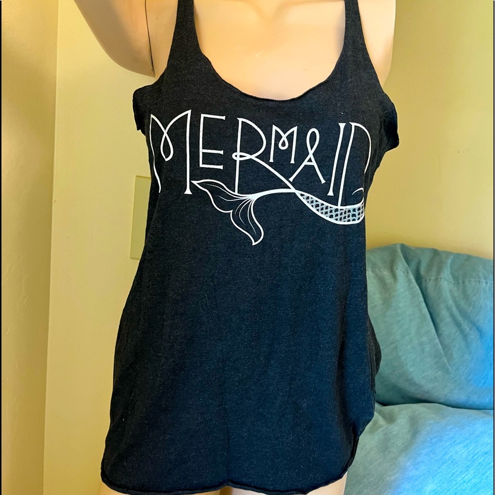 Mermaid 🧜🏽‍♀️ tail Muscle tee tank top M faded black